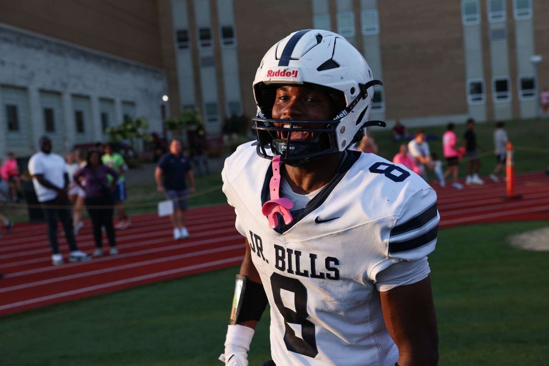 De Smet Jesuit High School football hosts 51黑料 University High School